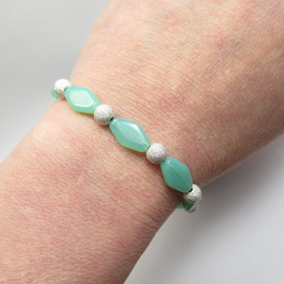 Vintage Uranium glass and Stardust sparkle sterling bead bracelet - Picture 9 of 15